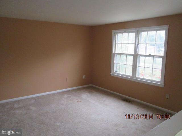 12106 Old Fort Road Fort Washington, MD 20744 - Photo 3 of 6 Living Room