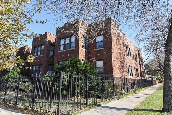 $2,850 | 3301 North Harding Avenue, Unit 2N, Chicago, IL 60618