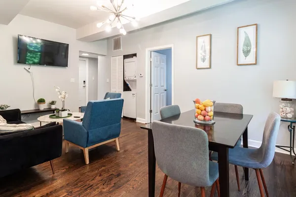 $2,850 | 3301 North Harding Avenue, Unit 2N, Chicago, IL 60618