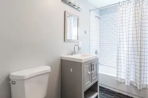 $2,850 | 3301 North Harding Avenue, Unit 2N, Chicago, IL 60618