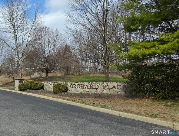 $1,950 | 20 Orchard Street, Unit 112, Brookfield, CT 06804