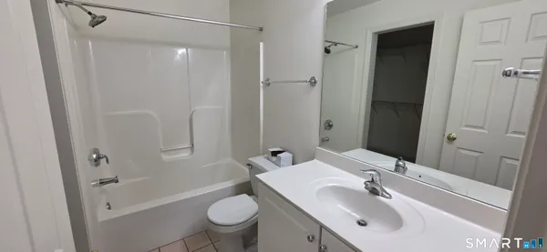 $1,950 | 20 Orchard Street, Unit 112, Brookfield, CT 06804