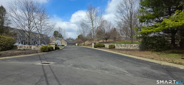 $1,950 | 20 Orchard Street, Unit 112, Brookfield, CT 06804