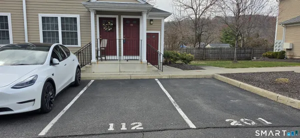 $1,950 | 20 Orchard Street, Unit 112, Brookfield, CT 06804