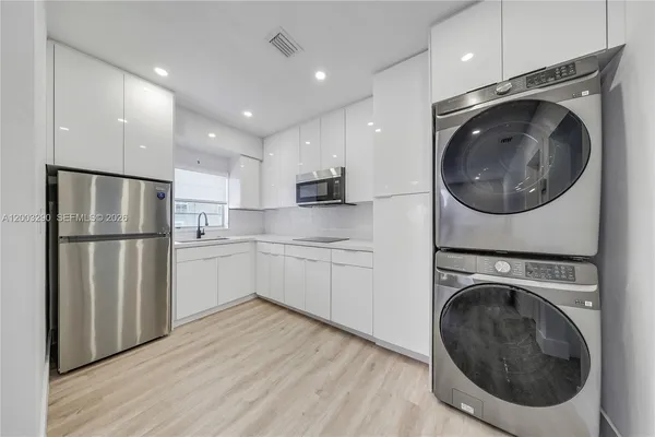 $2,200 | 2464 Southwest 22nd Street, Unit 5, Miami, FL 33145