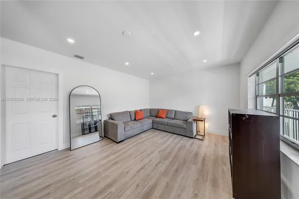 $2,200 | 2464 Southwest 22nd Street, Unit 5, Miami, FL 33145