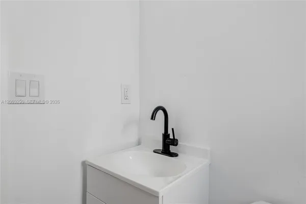 $2,200 | 2464 Southwest 22nd Street, Unit 5, Miami, FL 33145