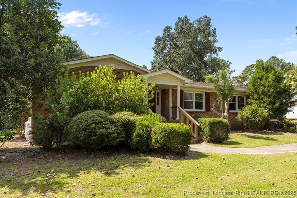 a view of a house with backyard and garden