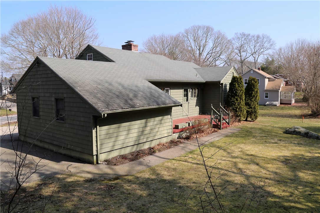 11 Old Post Road Westerly, RI 02891 - Photo 3 of 24