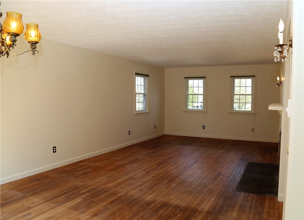11 Old Post Road Westerly, RI 02891 - Photo 4 of 24
