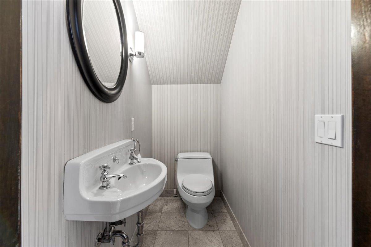 1724 Summit Avenue, Unit R Minneapolis, MN 55403 - Photo 22 of 57 Gallery Image 22