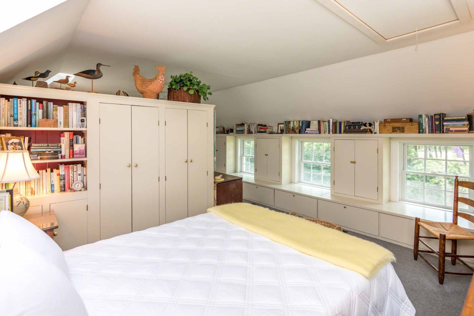 1 Garden Cove Road Edgartown, MA 02539 - Photo 20 of 37 a bedroom with a bed and a window
