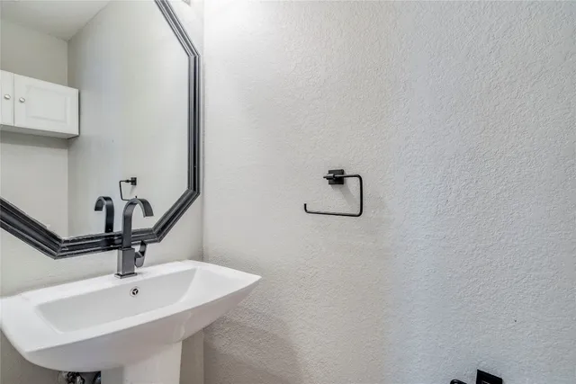 $1,990 | 13808 Lothian Drive, Pflugerville, TX 78660