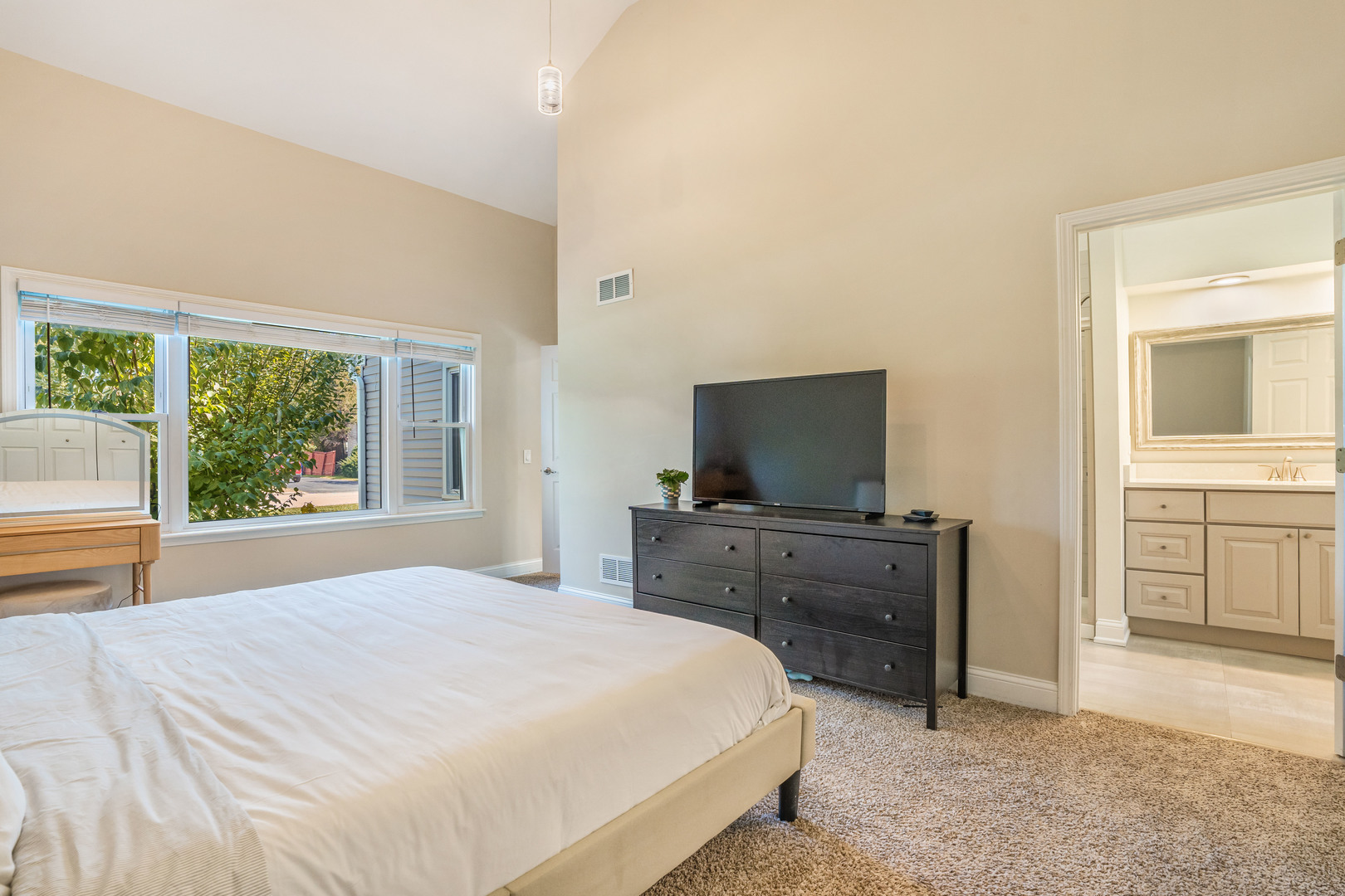 7510 Thomas Avenue Bridgeview, IL 60455 - Photo 10 of 25 a bedroom with a bed and a television