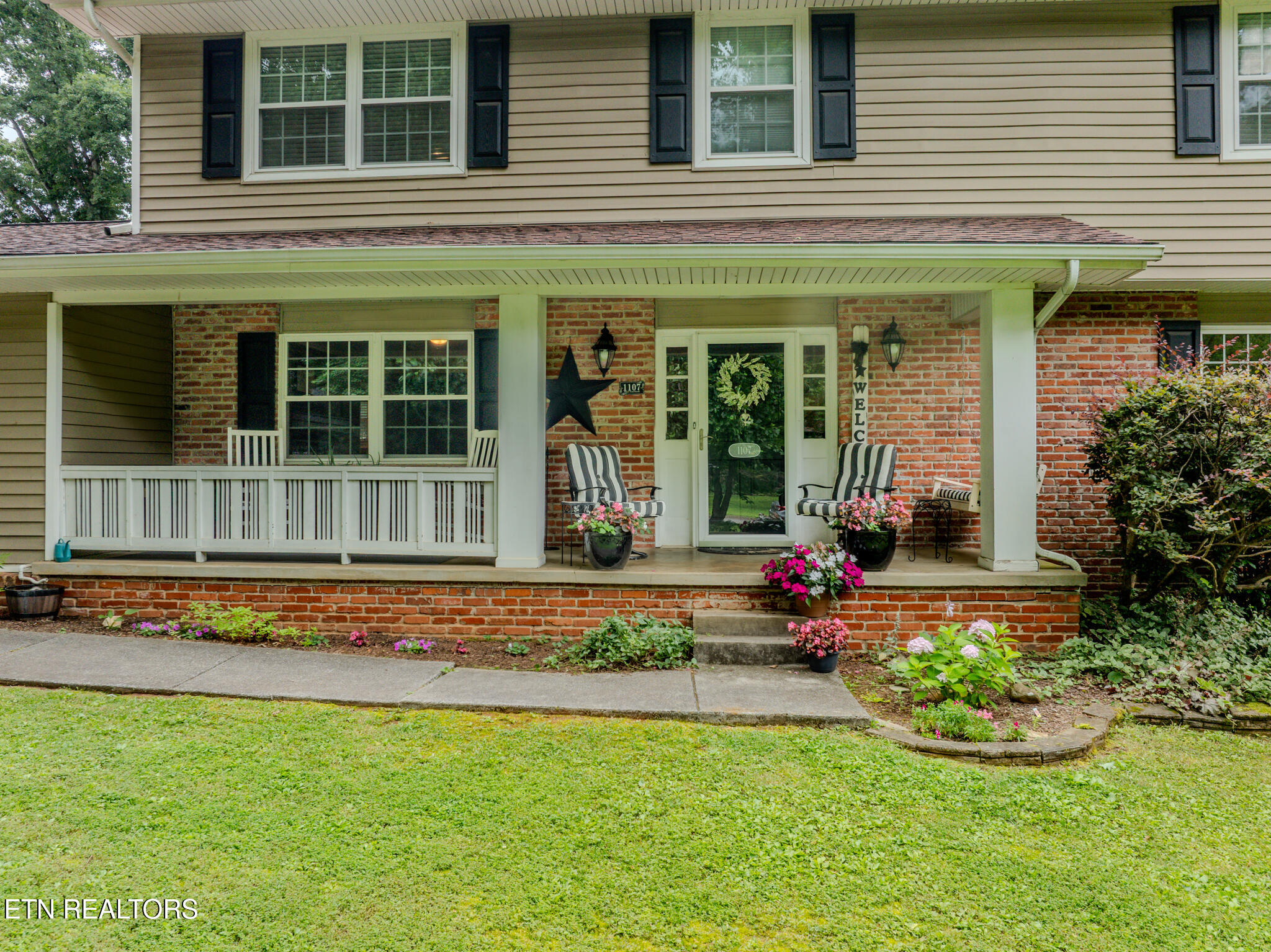 1107 Rain Tree Road Knoxville, TN 37923 - Photo 2 of 57 Front Porch