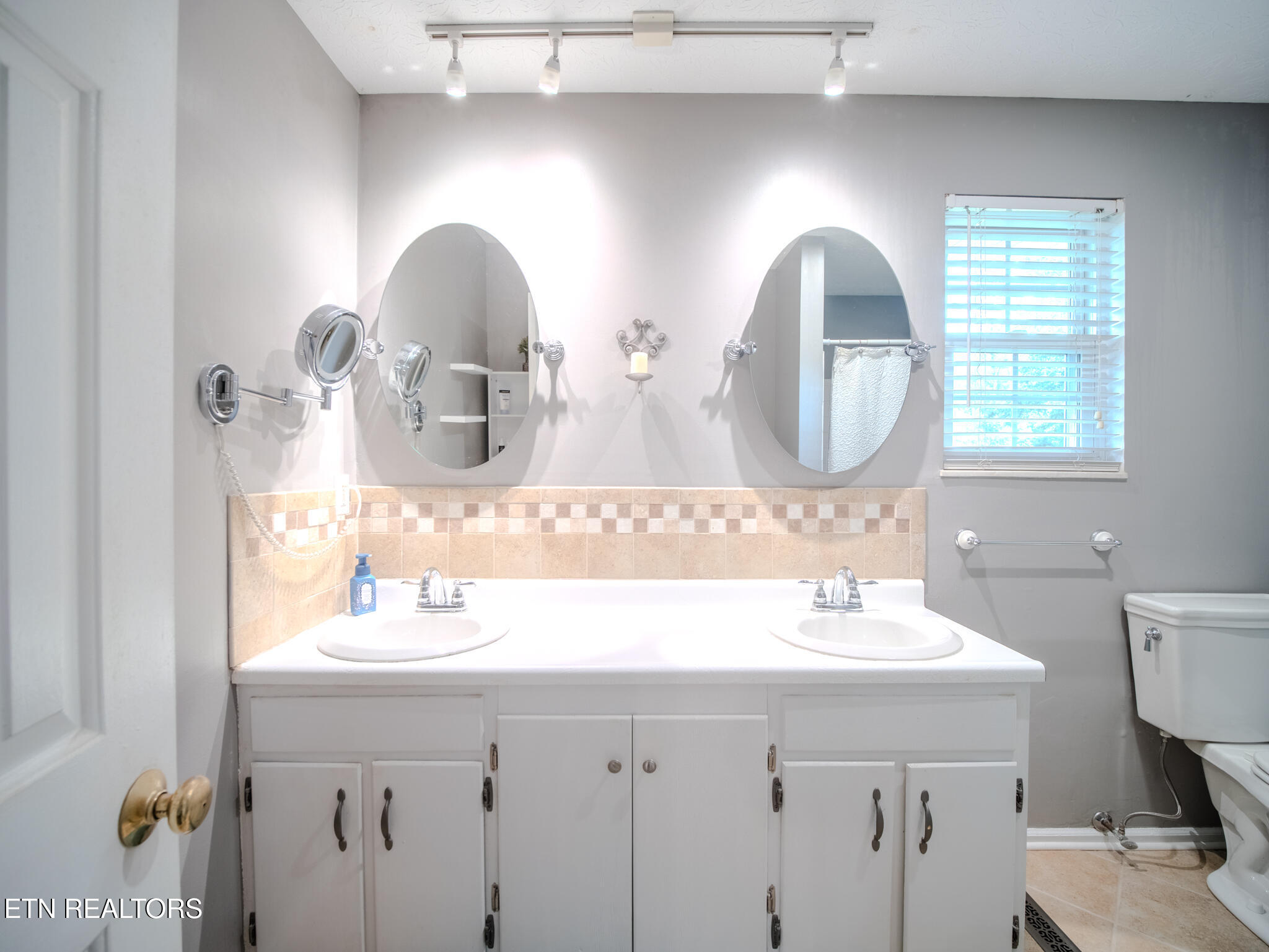 1107 Rain Tree Road Knoxville, TN 37923 - Photo 37 of 57 Ensuite