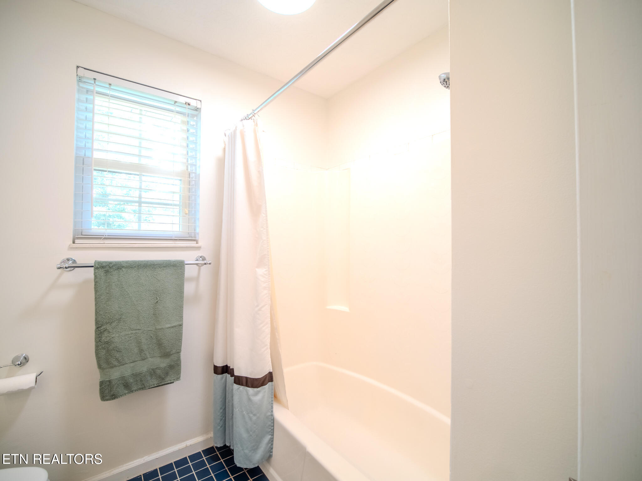 1107 Rain Tree Road Knoxville, TN 37923 - Photo 48 of 57 Upstairs Hall Bath