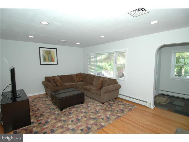136 Gilbert Road Bordentown, NJ 08505 - Photo 6 of 23 Living Room