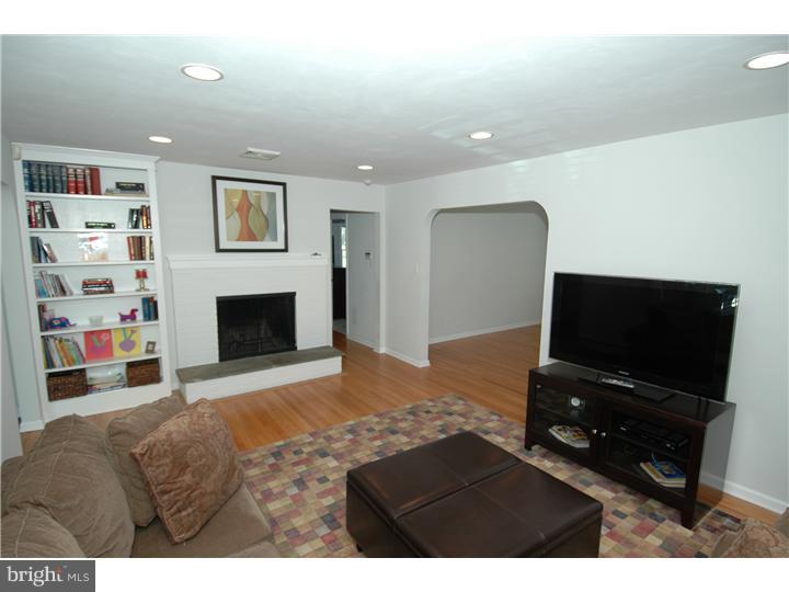 136 Gilbert Road Bordentown, NJ 08505 - Photo 7 of 23 Living Room