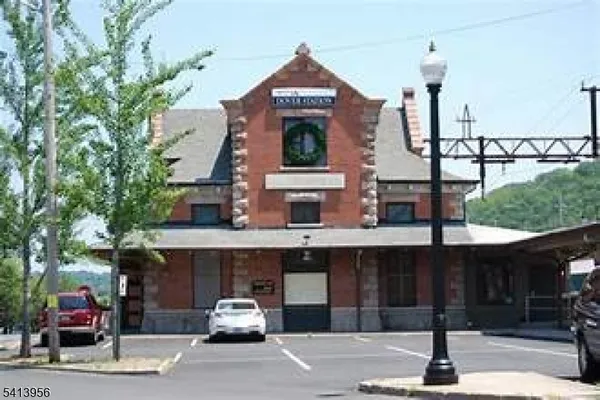 a car parked in front of a building
