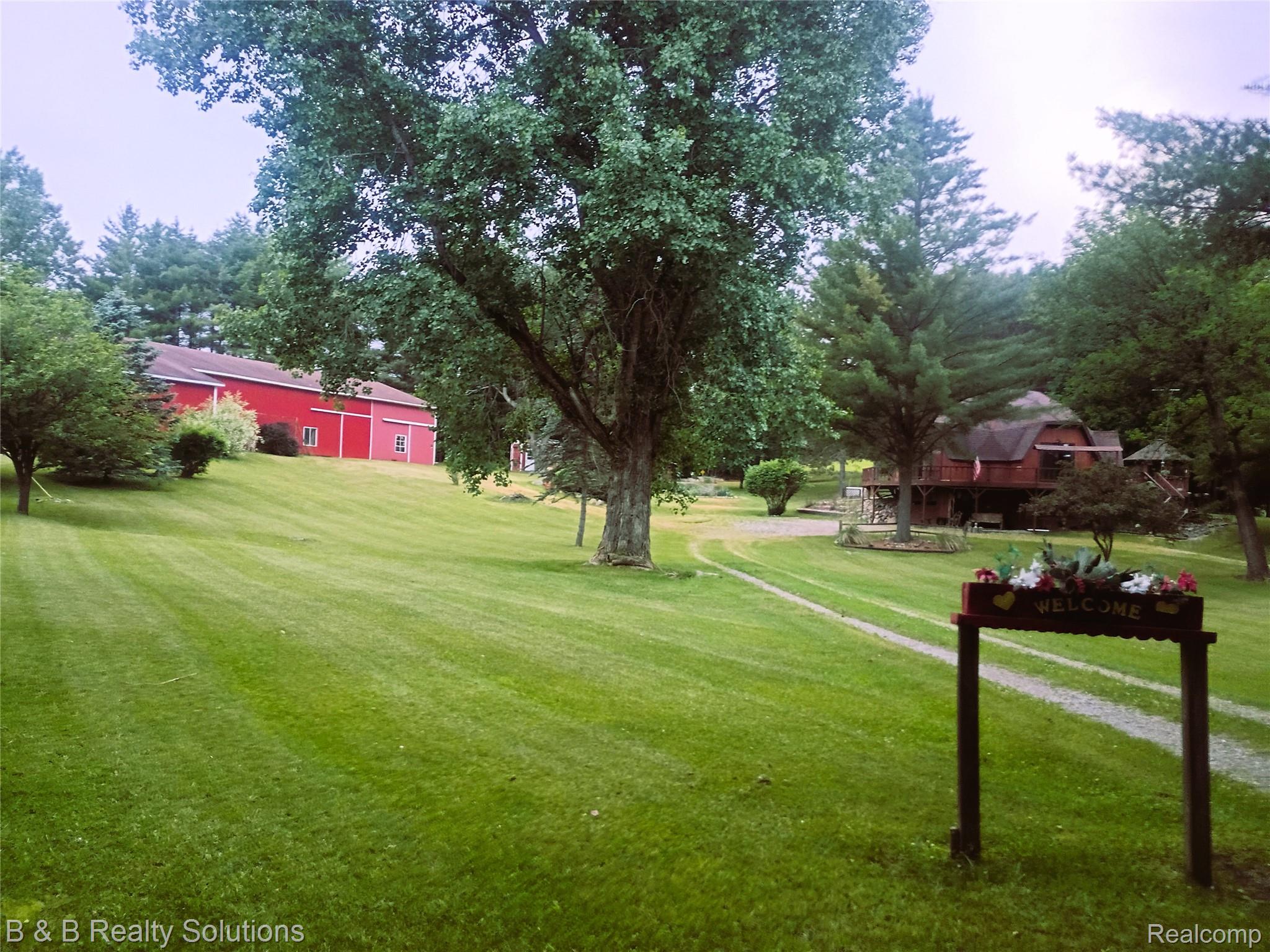 5544 Piersonville Road Columbiaville, MI 48421 - Photo 45 of 49 5544 Piersonville- Another Front shot.jpg