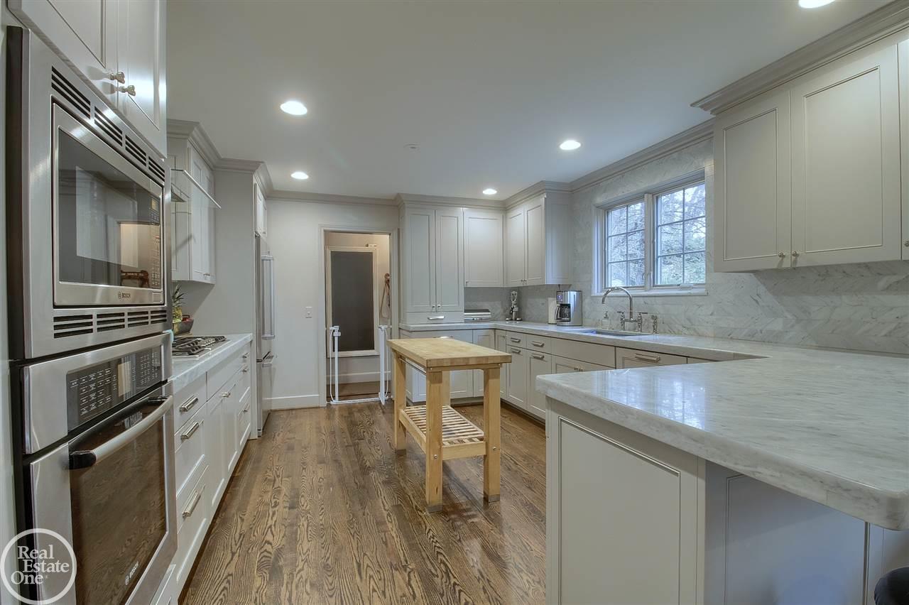 667 Lincoln Road Grosse Pointe, MI 48230 - Photo 11 of 34 31365479-10.JPG