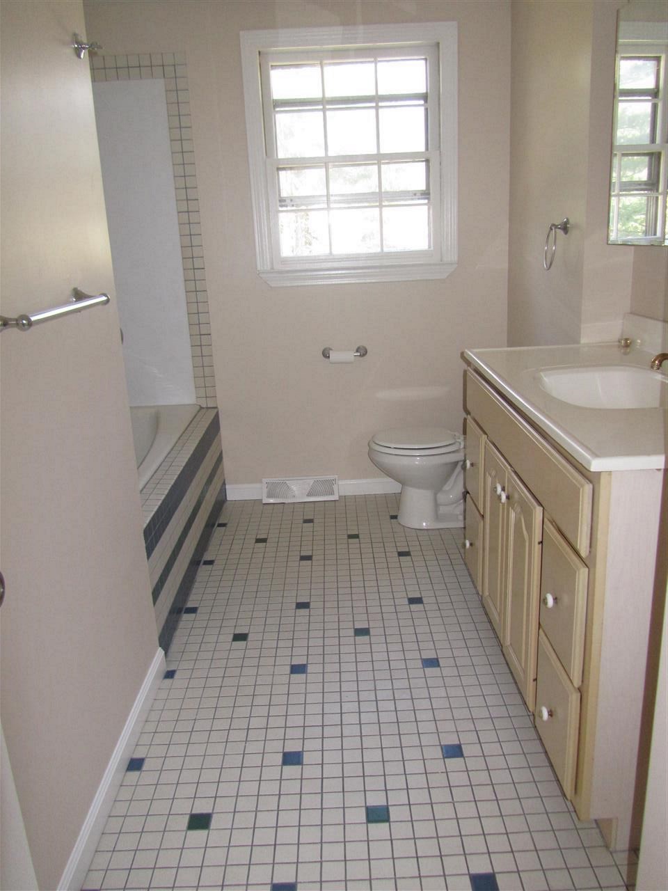 201 Naticook Road Merrimack, NH 03054 - Photo 18 of 33