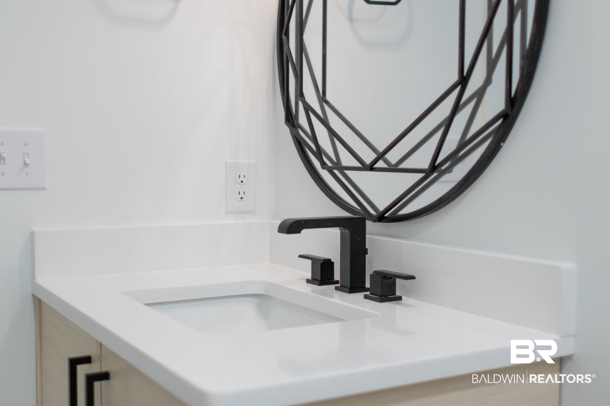 5303 Pine Road Orange Beach, AL 36561 - Photo 29 of 45 guest bath