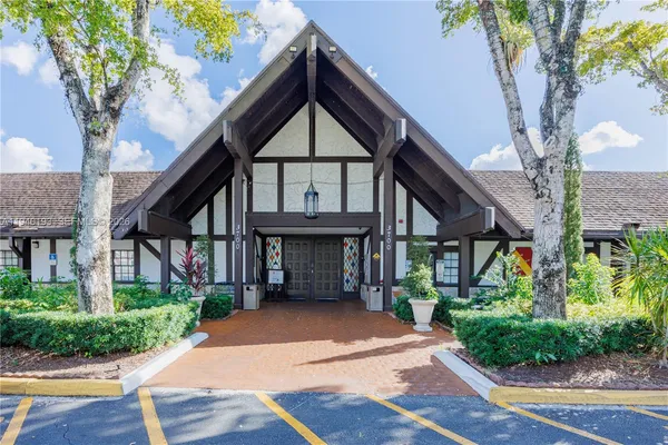 $1,500 | 3760 Inverrary Drive, Unit 3D, Lauderhill, FL 33319