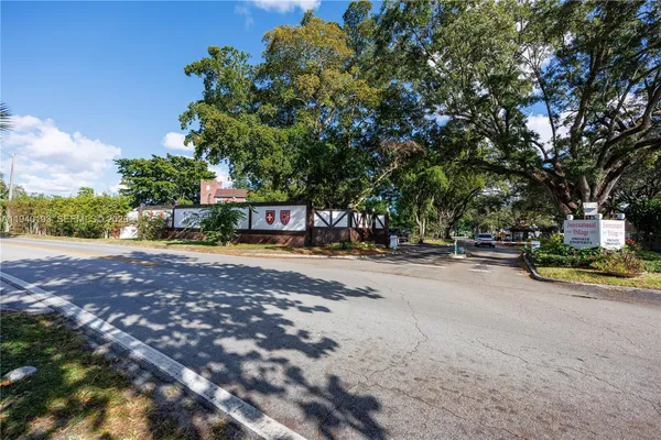 $1,500 | 3760 Inverrary Drive, Unit 3D, Lauderhill, FL 33319