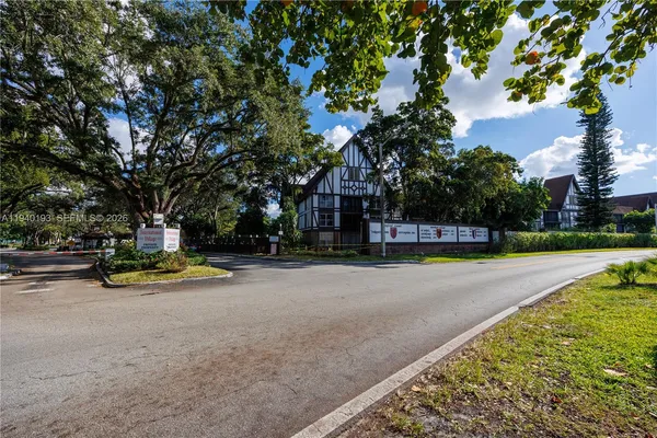 $1,500 | 3760 Inverrary Drive, Unit 3D, Lauderhill, FL 33319