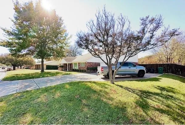 $269,000 | 5608 Woodway Drive, Fort Worth, TX 76133