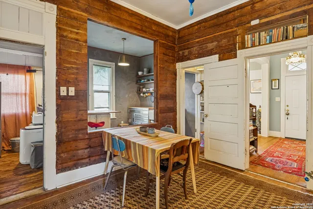 a view of dinning table and chairs in the patio