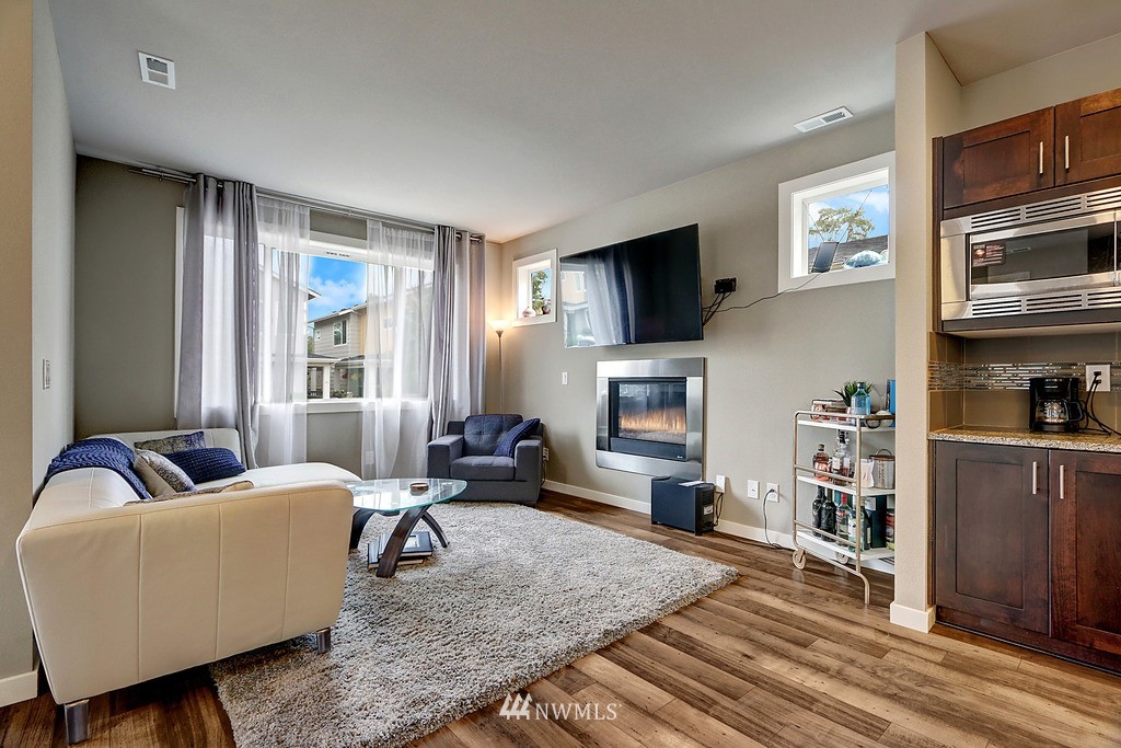 873 Southwest 96th Place Seattle, WA 98106 - Photo 2 of 20 Gallery Image 2