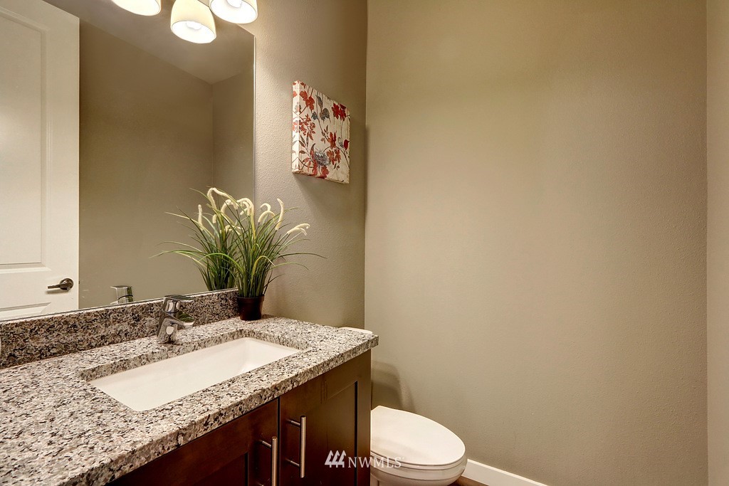 873 Southwest 96th Place Seattle, WA 98106 - Photo 14 of 20 Gallery Image 14