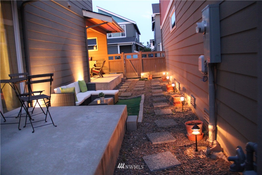 873 Southwest 96th Place Seattle, WA 98106 - Photo 17 of 20 Gallery Image 17