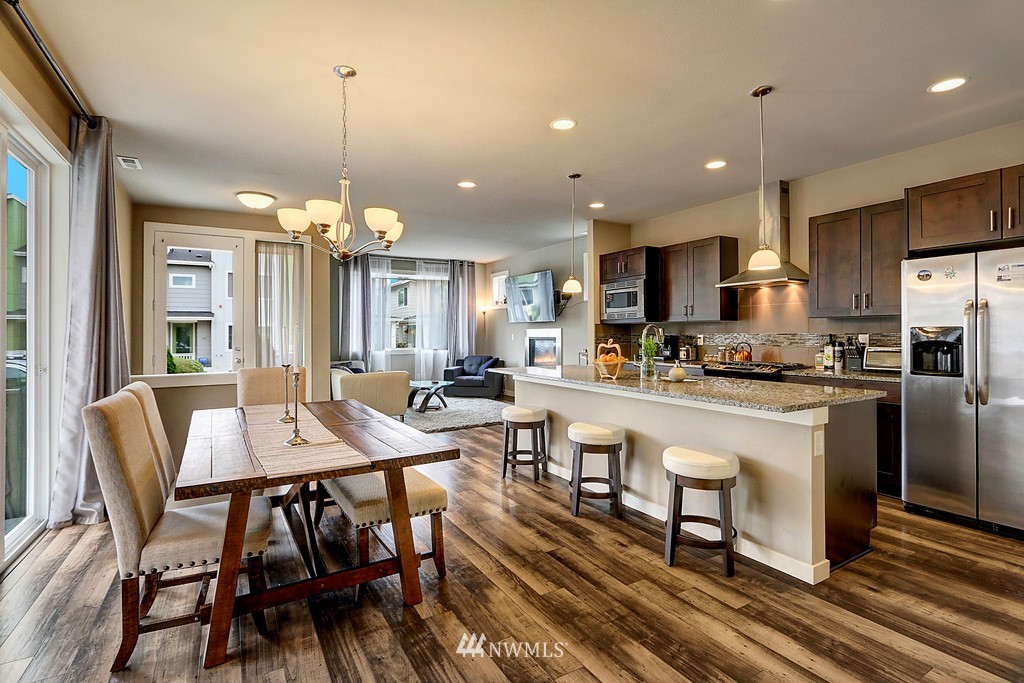 873 Southwest 96th Place Seattle, WA 98106 - Photo 4 of 20 Gallery Image 4