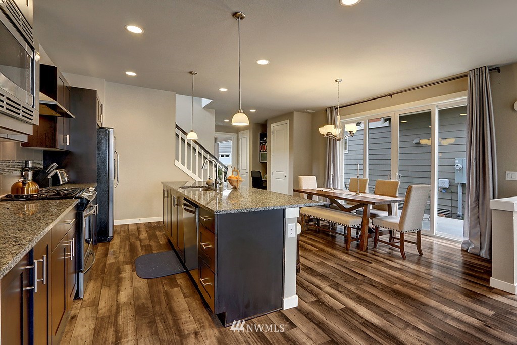 873 Southwest 96th Place Seattle, WA 98106 - Photo 5 of 20 Gallery Image 5