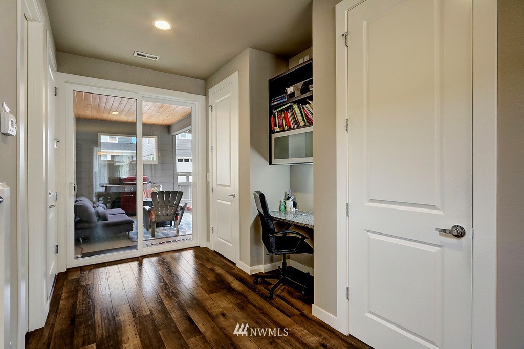 873 Southwest 96th Place Seattle, WA 98106 - Photo 7 of 20 Gallery Image 7