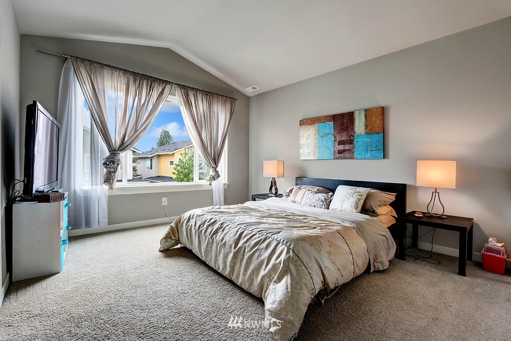 873 Southwest 96th Place Seattle, WA 98106 - Photo 9 of 20 Gallery Image 9