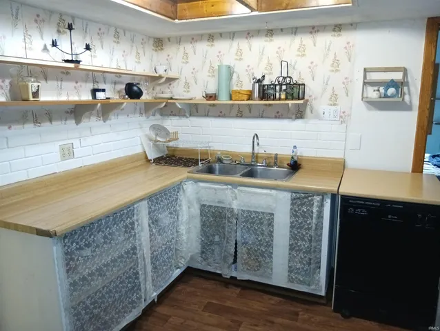 $179,900 | 5323 West Diamond Lake Road, Wawaka, IN 46794