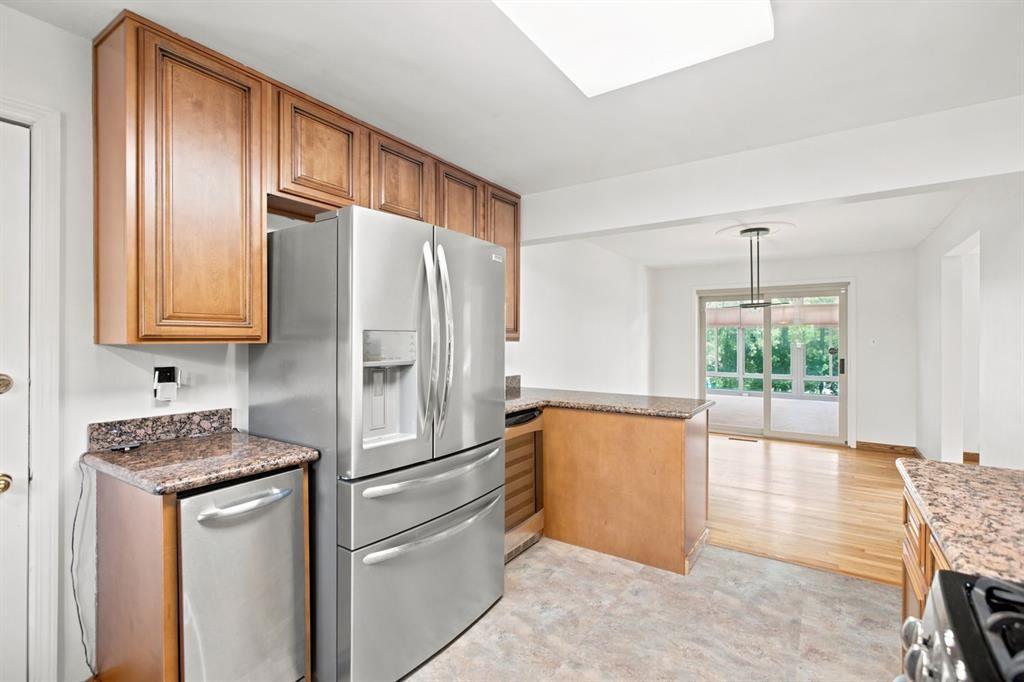 3739 Margate Road Pittsburgh, PA 15221 - Photo 19 of 45 Kitchen looking to dining room & family room