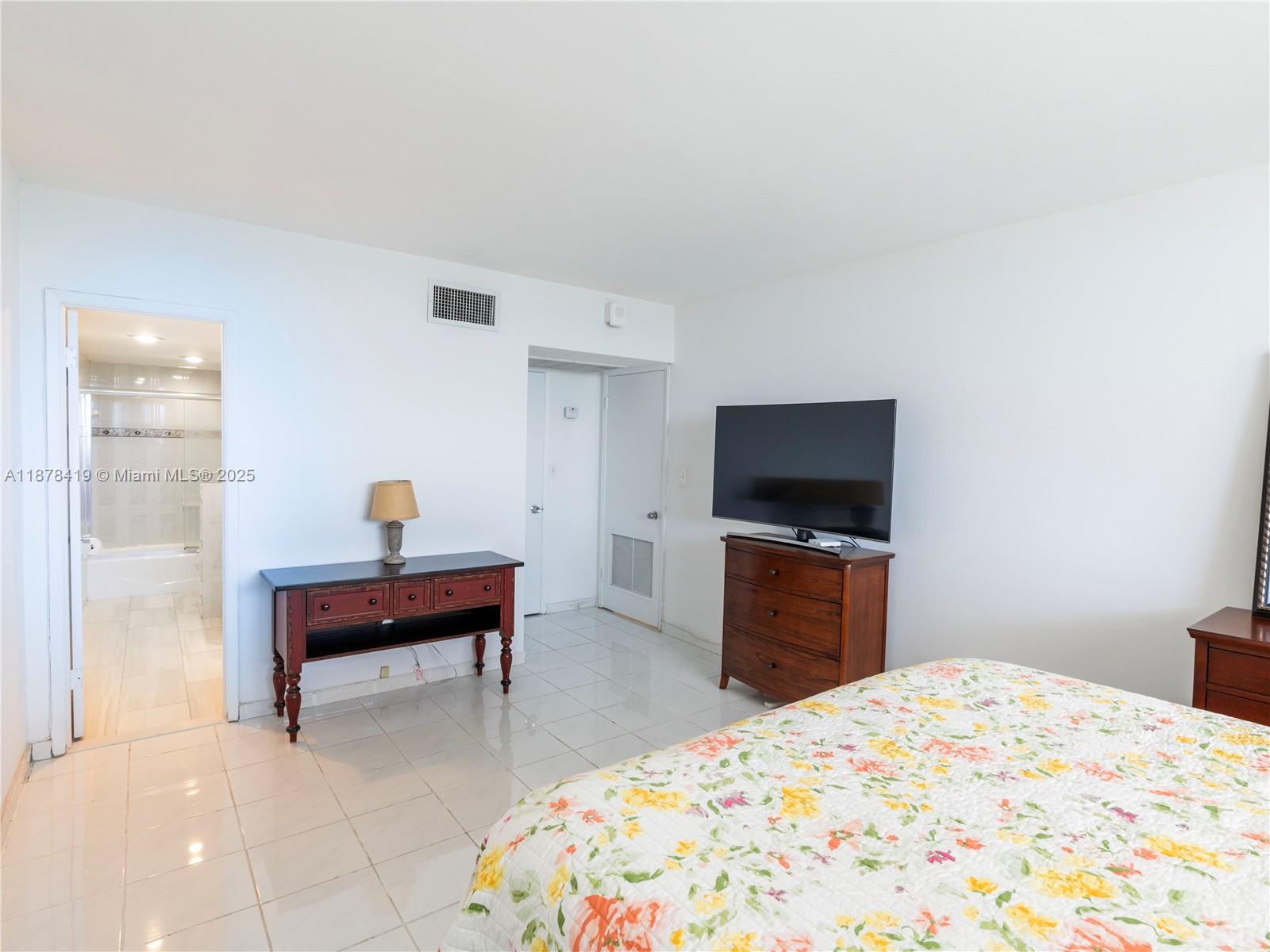 5005 Collins Avenue, Unit 1105 Miami Beach, FL 33140 - Photo 11 of 24