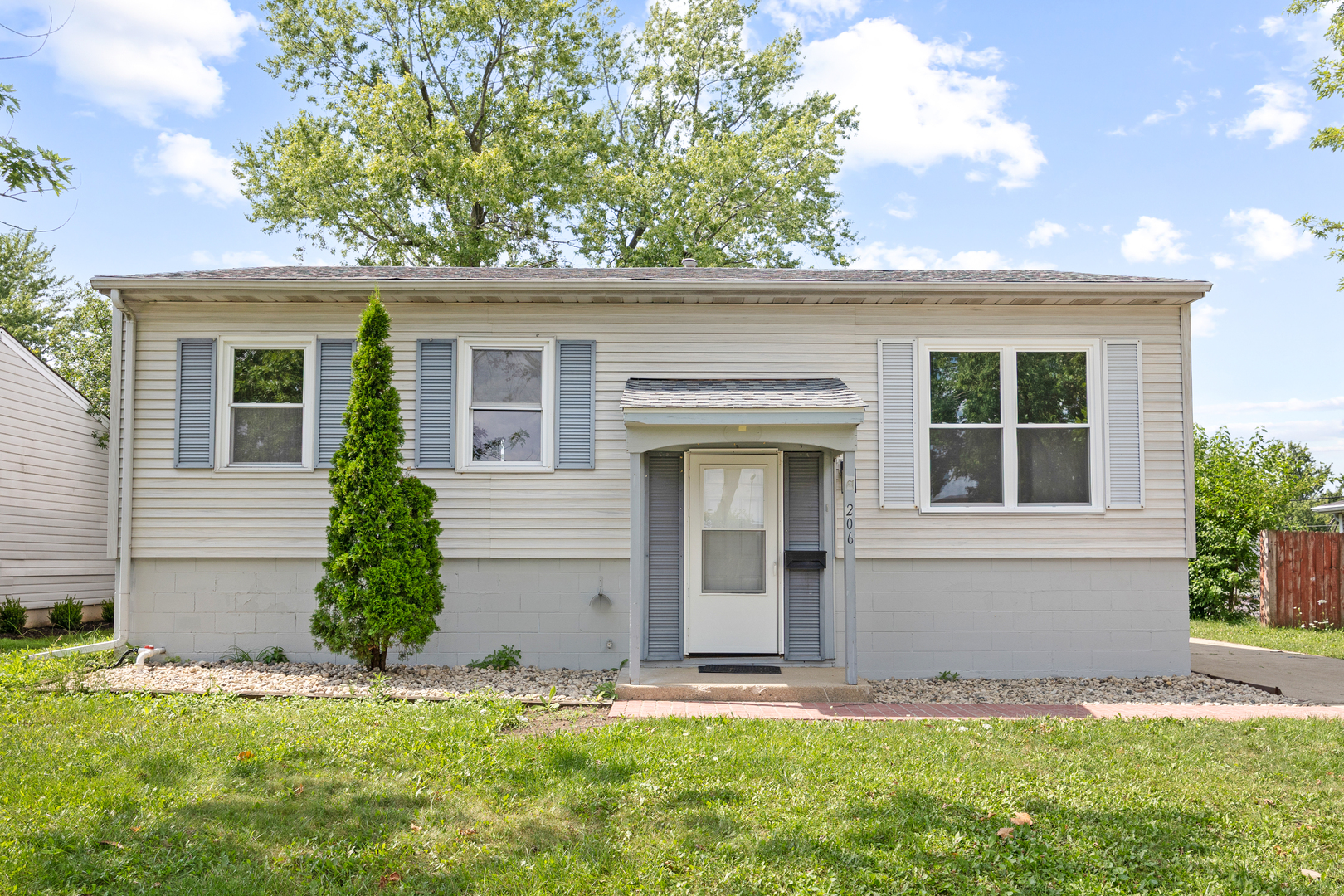 206 Ridge Circle Streamwood, IL 60107 - Photo 2 of 20 Gallery Image 2