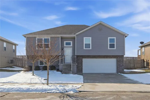 $352,500 | 21303 West 219th Street, Spring Hill, KS 66083