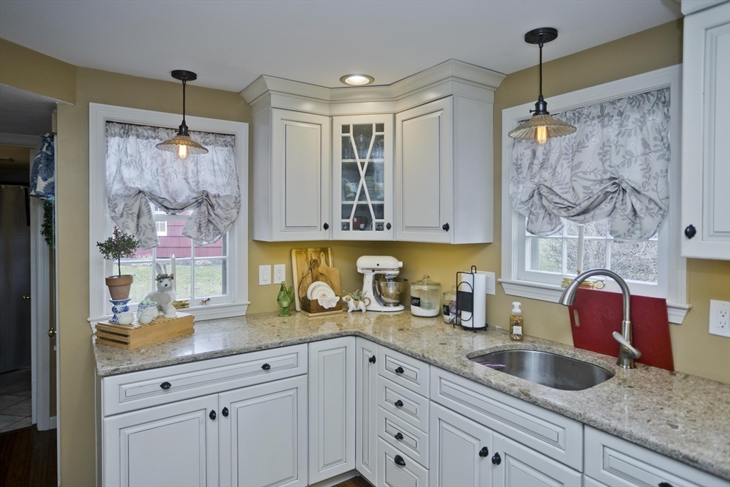 27 George Street Holyoke, MA 01040 - Photo 14 of 41 Gallery Image 14