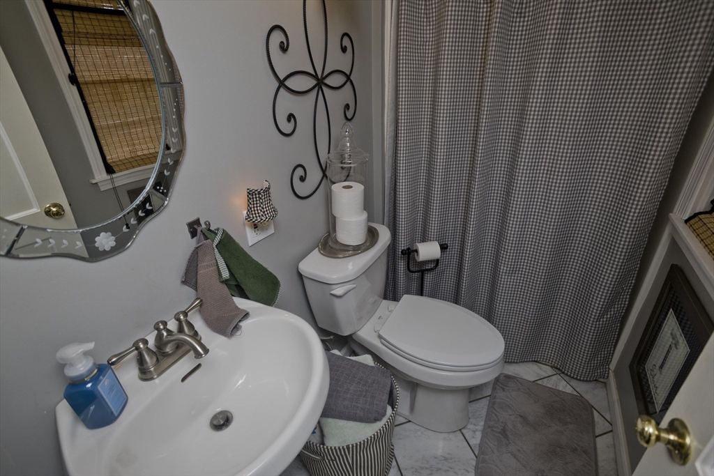 27 George Street Holyoke, MA 01040 - Photo 32 of 41 Gallery Image 32