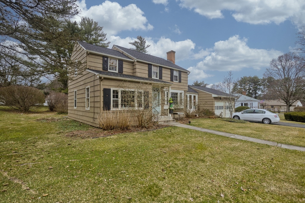 27 George Street Holyoke, MA 01040 - Photo 4 of 41 Gallery Image 4