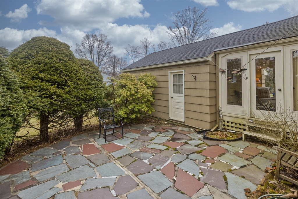 27 George Street Holyoke, MA 01040 - Photo 7 of 41 Gallery Image 7