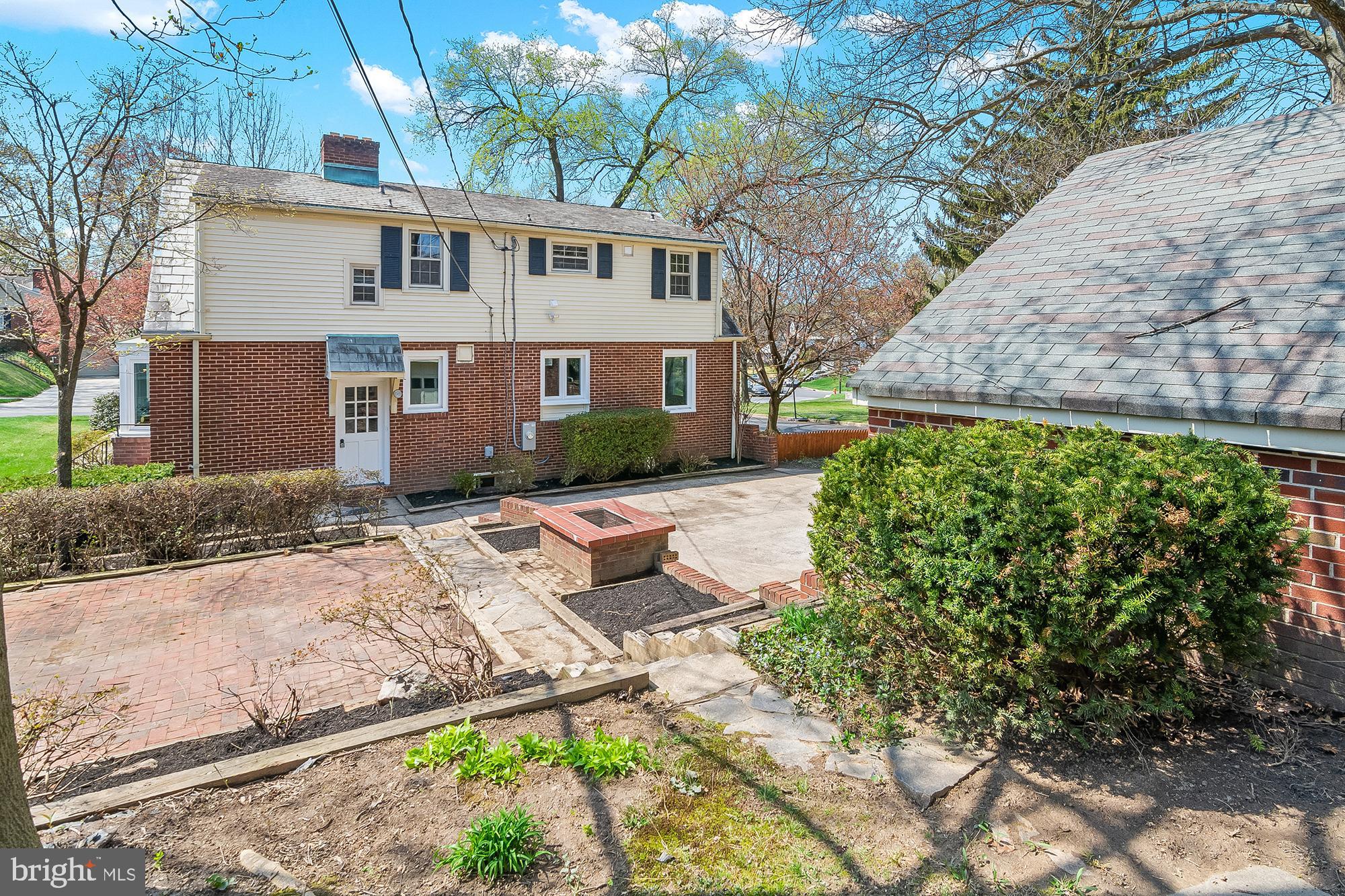 918 Weatherbee Road Baltimore, MD 21286 - Photo 55 of 59 a front view of a house with a garden